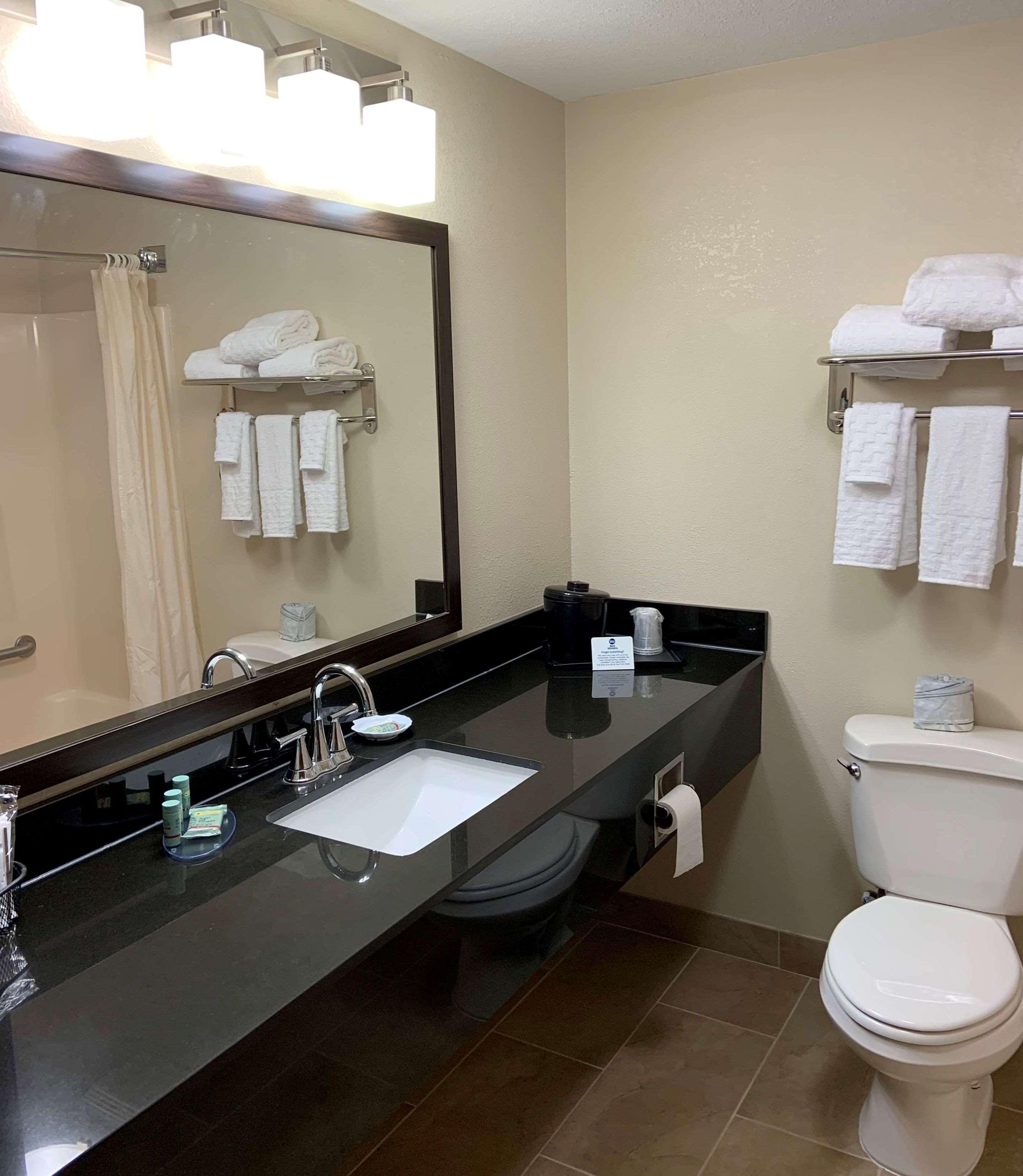 Best Western Airport Inn & Suites Cleveland Brook Park Eksteriør bilde