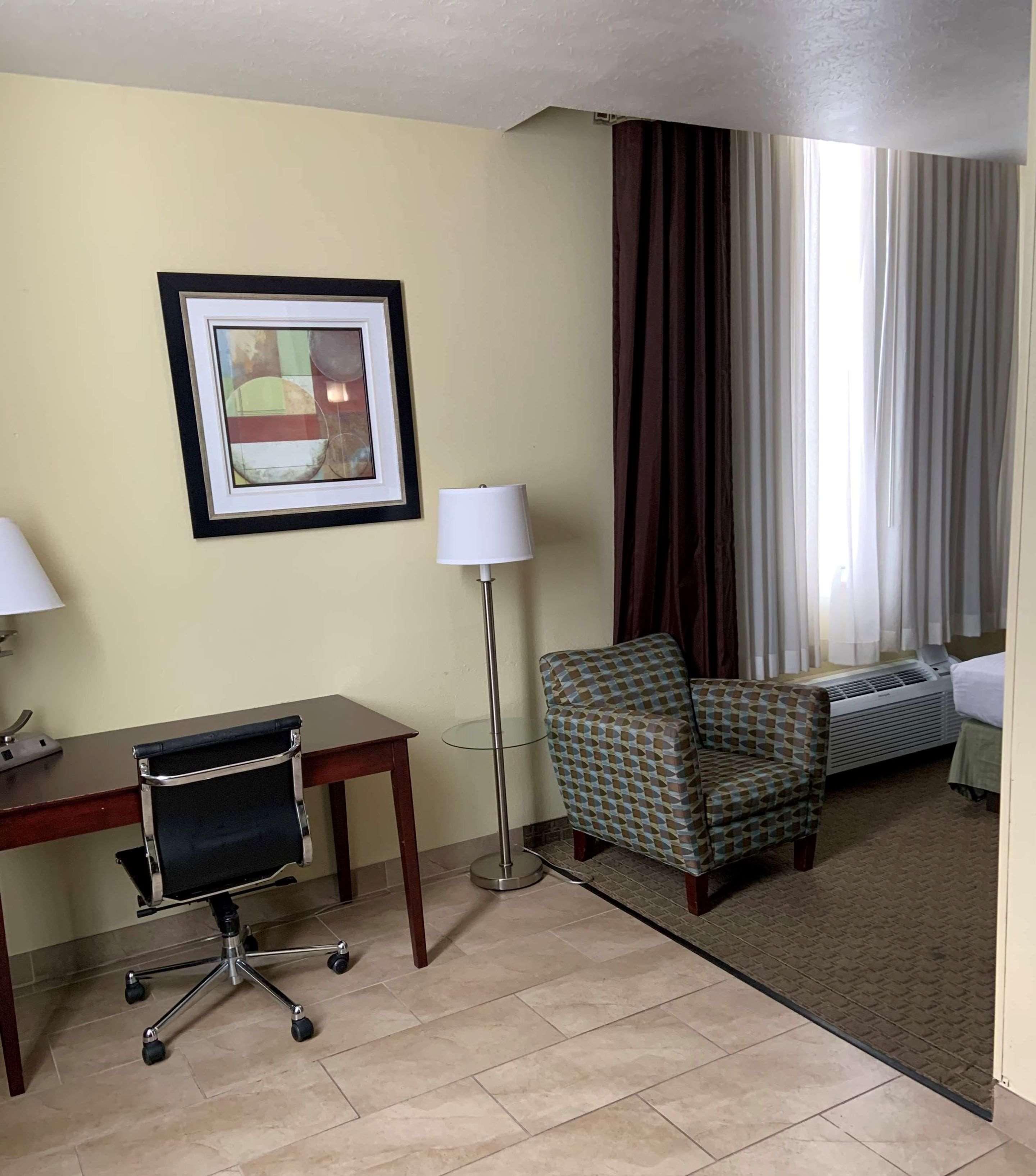 Best Western Airport Inn & Suites Cleveland Brook Park Eksteriør bilde