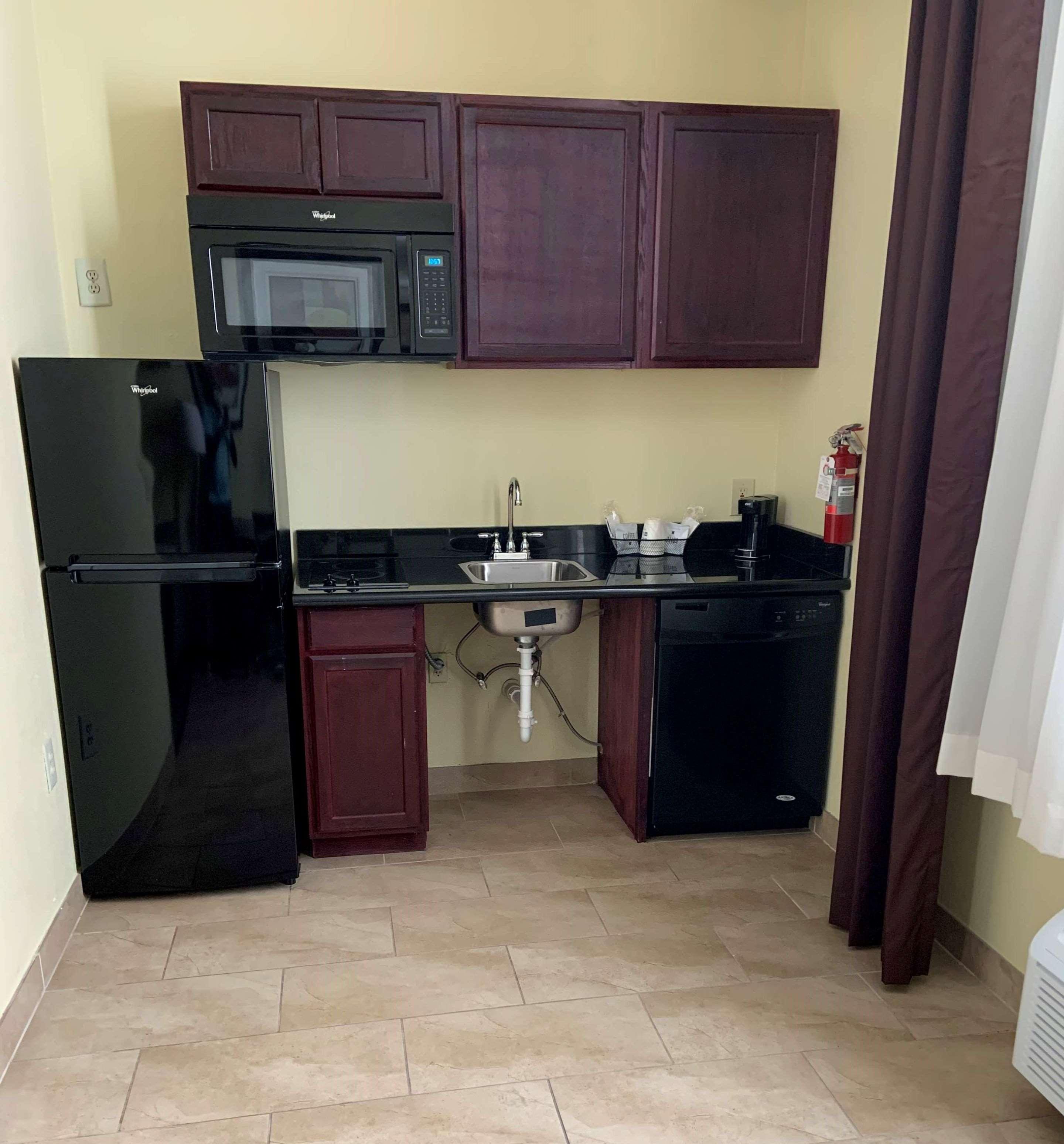 Best Western Airport Inn & Suites Cleveland Brook Park Eksteriør bilde