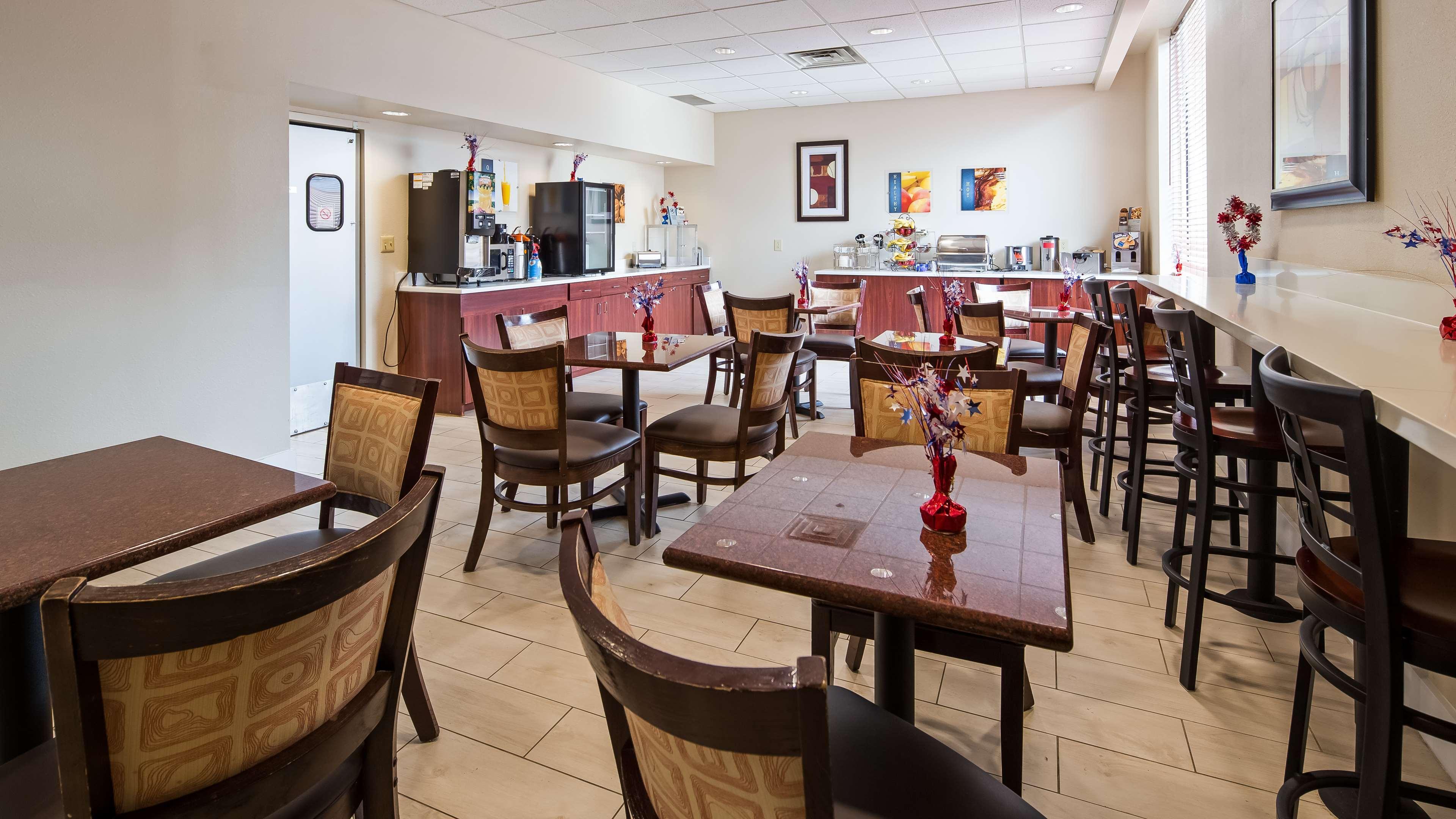 Best Western Airport Inn & Suites Cleveland Brook Park Eksteriør bilde