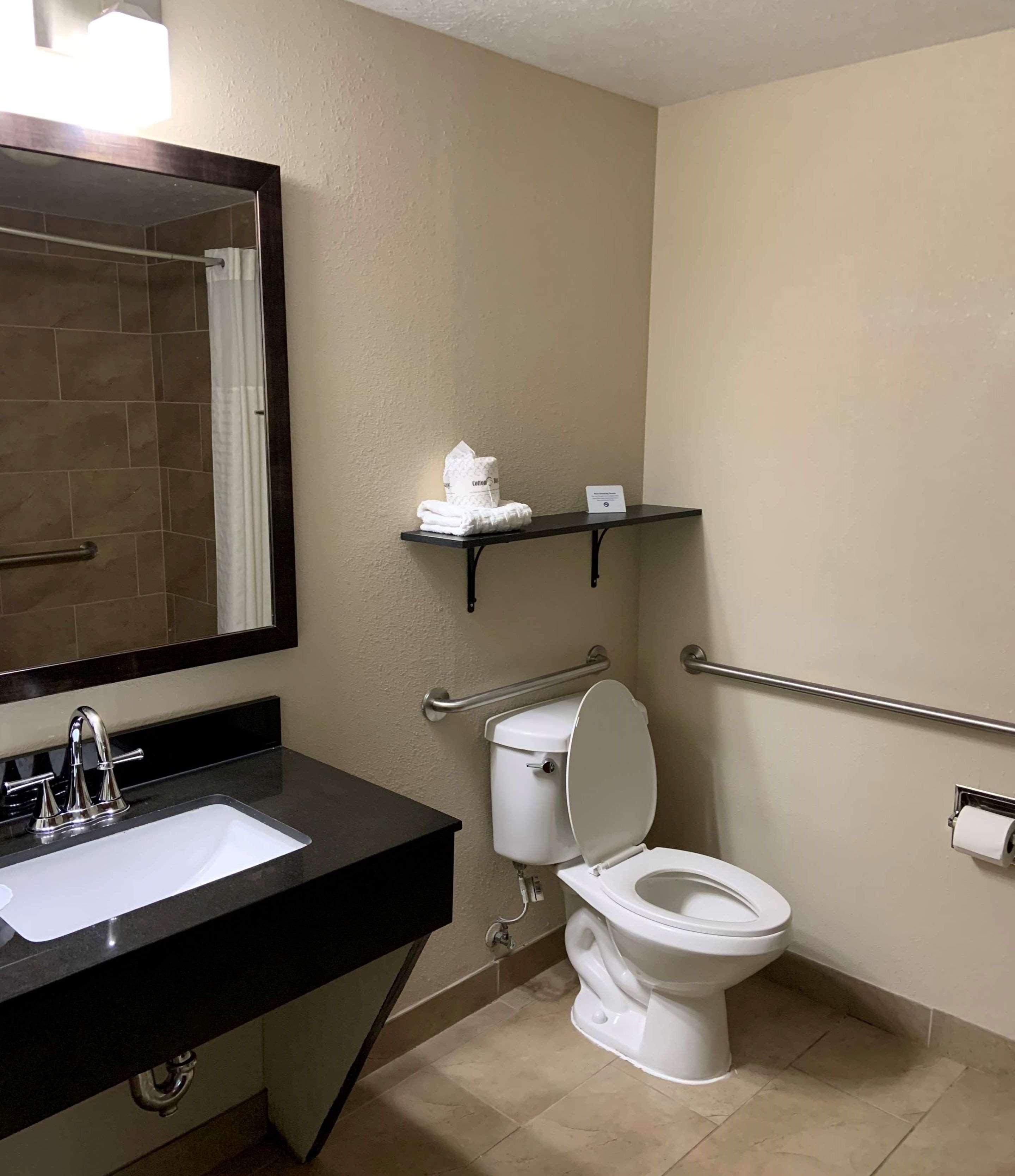 Best Western Airport Inn & Suites Cleveland Brook Park Eksteriør bilde