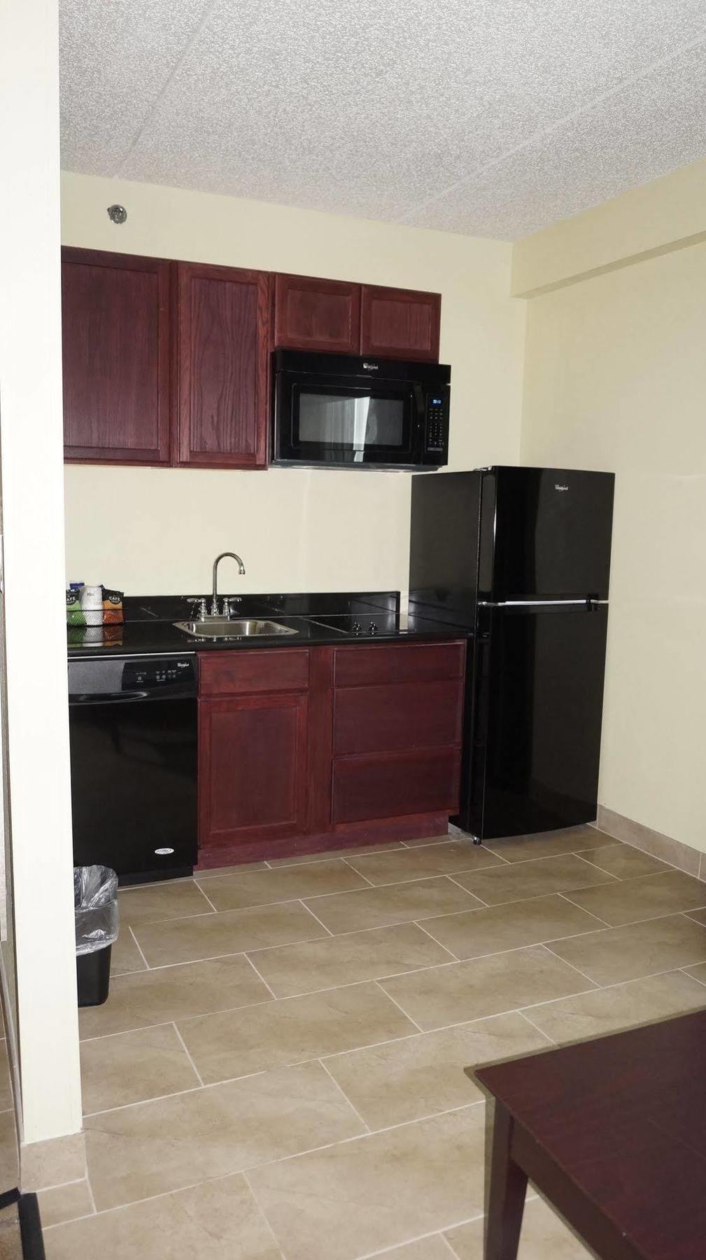 Best Western Airport Inn & Suites Cleveland Brook Park Eksteriør bilde