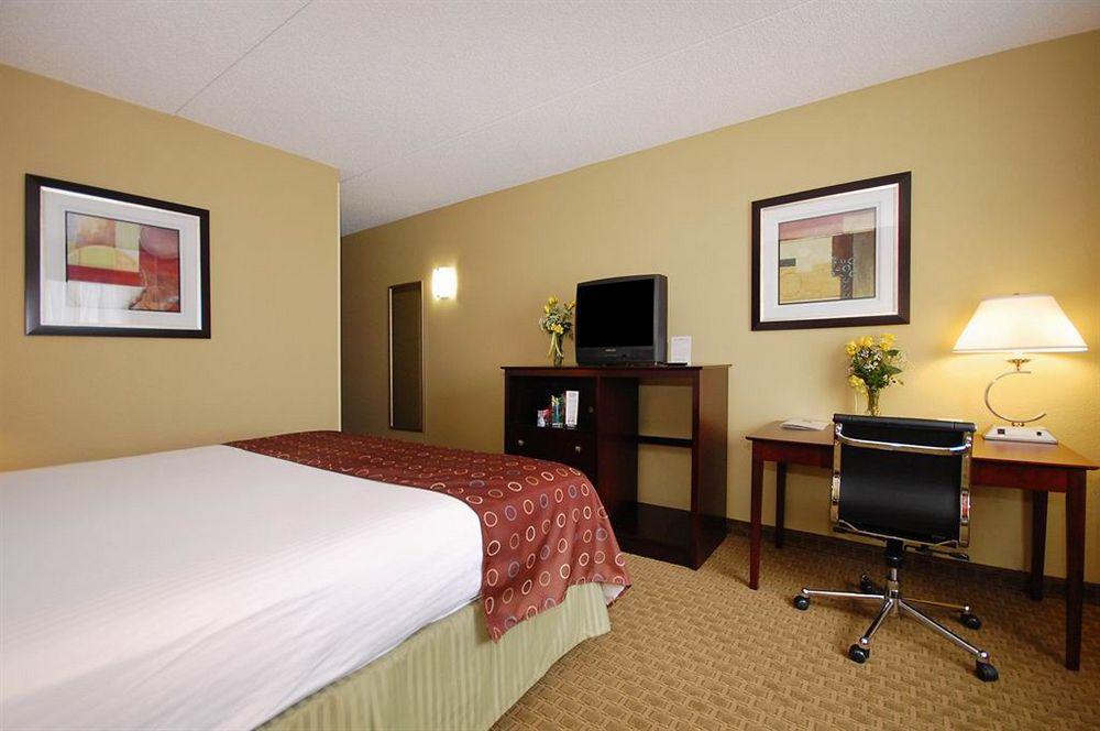 Best Western Airport Inn & Suites Cleveland Brook Park Eksteriør bilde